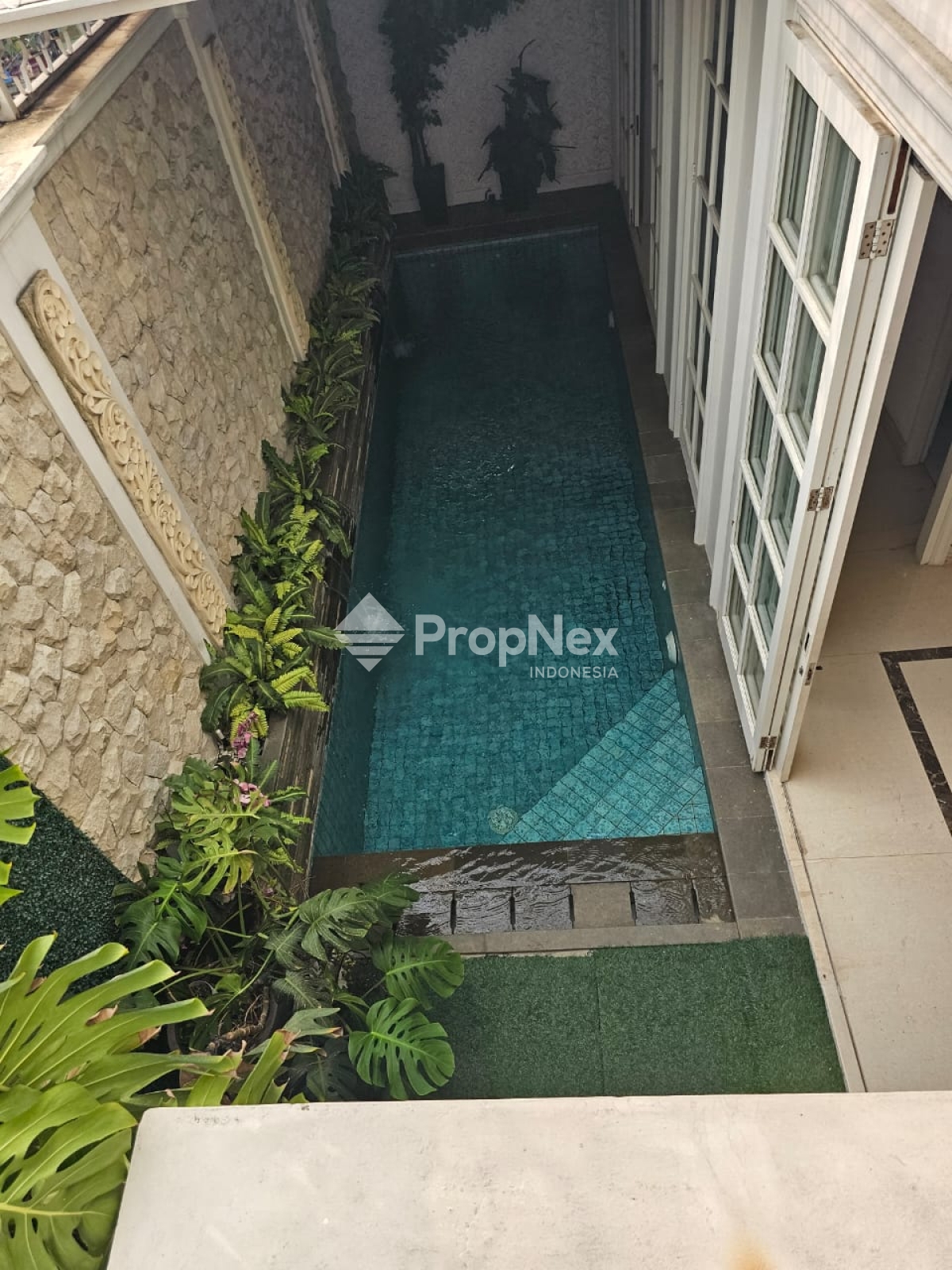 Rumah Mewah luas dengan Swimming Pool & Rooftop di Tebet — foto 5